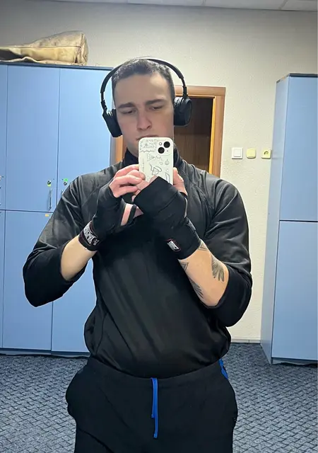 Я Денис, 18, из Ровно, ищу знакомство для общения