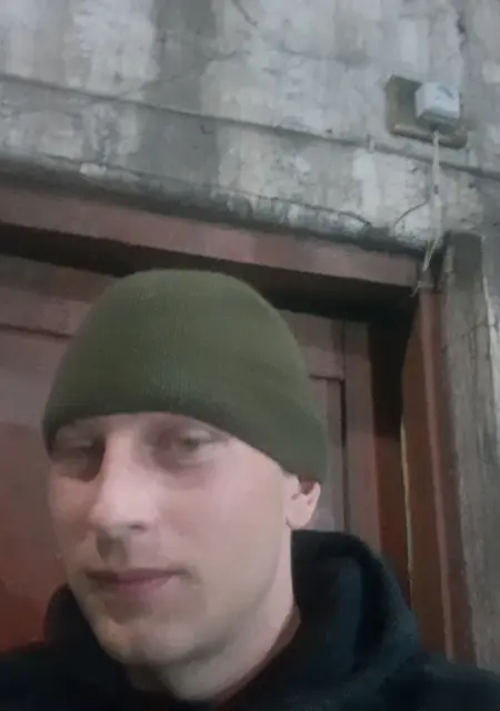 Я Саша, 31 років з Донецька, шукаю знайомства без зобов'язань