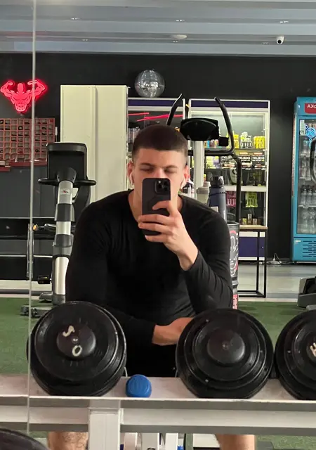 Vadim из Варшавы, мне 19, познакомлюсь без обязательств