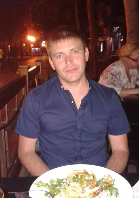 Роман з Бердянська, шукаю на сайті відкриті стосунки