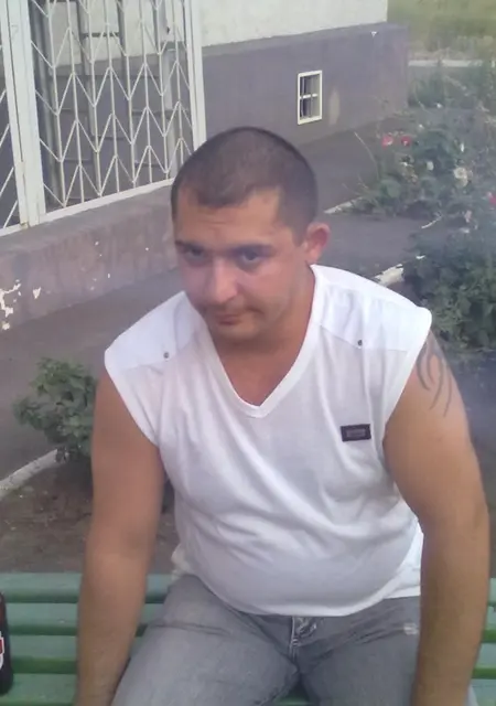 Я Валентин, 41 років, знайомлюсь на одну ніч у Маріуполі