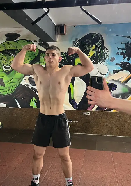 Nikolay из Варны, мне 19, познакомлюсь без обязательств