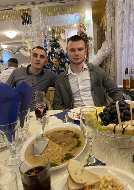 Влад из Покровского, мне 28, познакомлюсь на одну ночь