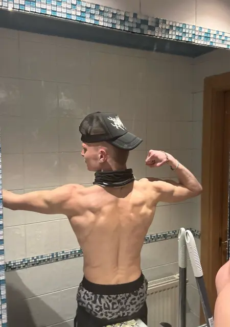 Я Vladis, 20, знакомлюсь для вирта в Сарагосе