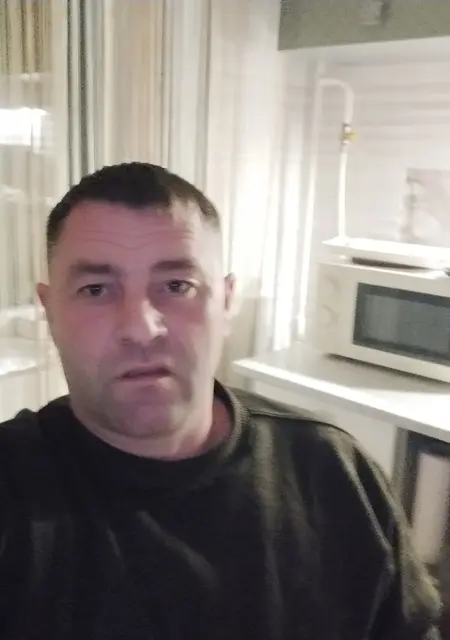 Я Олег, 47, из Киева, ищу знакомства на одну ночь