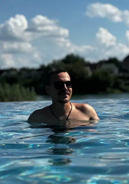 Anton из Славянска, ищу на сайте открытые отношения