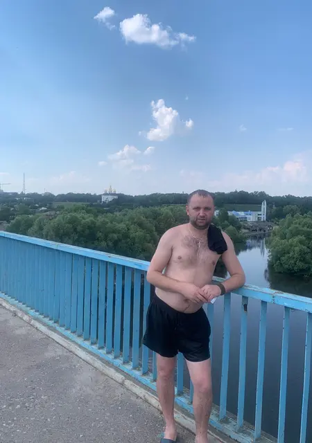 Денис из Чернигова, мне 32, познакомлюсь на одну ночь