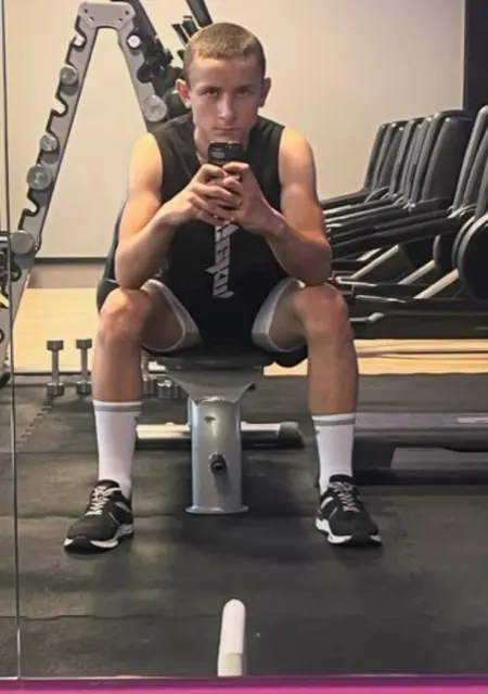 Даня из Александрии, мне 19, познакомлюсь на одну ночь