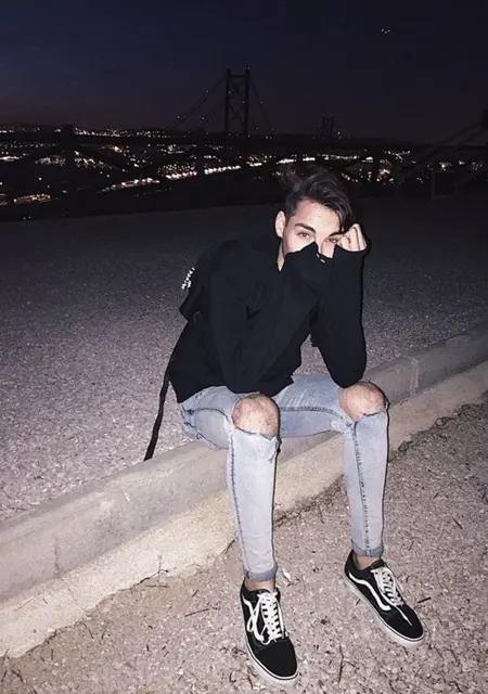 Я Артем, 22, из Харькова, ищу знакомство для вирта