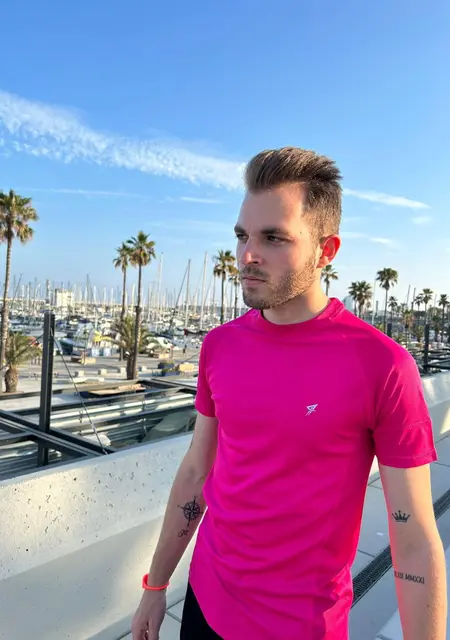 Pavel de Premia de Mar, tengo 23 años, listo para conocer para conversación virtual