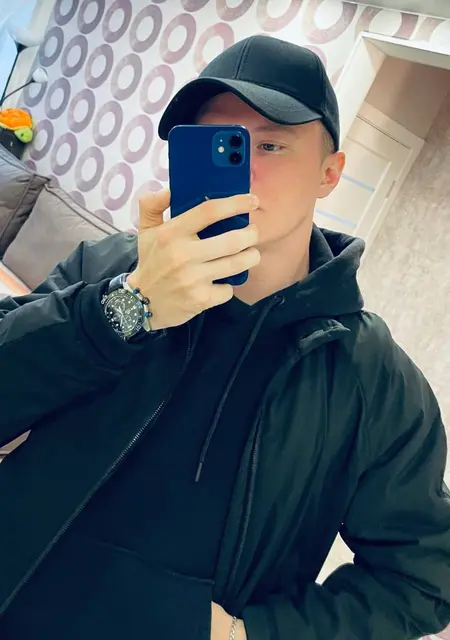 Артём з Луганська, шукаю на сайті знайомства на одну ніч