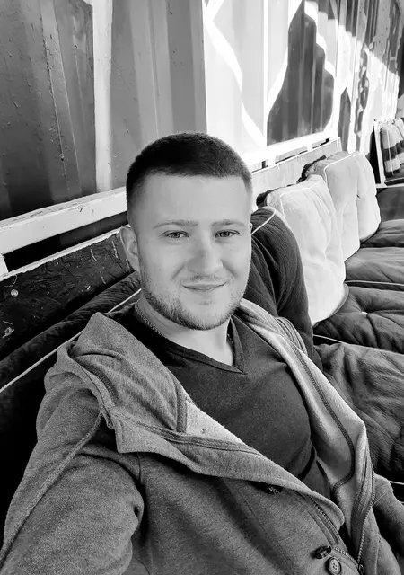 Я Igorian, 37, из Ужгорода, ищу знакомства без обязательств