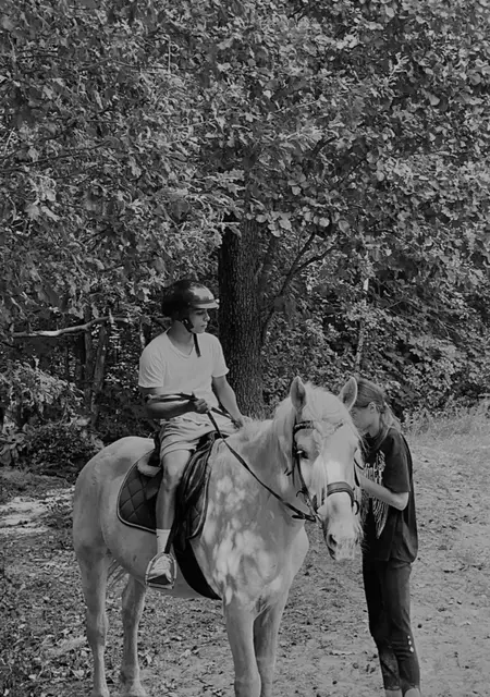 Максим из Борисова, мне 20, познакомлюсь для приятного времяпровождения