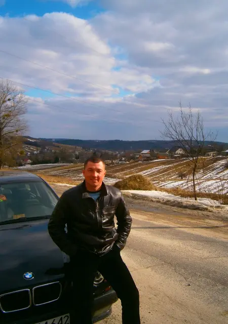 Я Саша, 43, из Яворова, ищу знакомства без обязательств