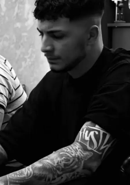 Я Yiit, 25, знакомлюсь для постоянных отношений в Слау