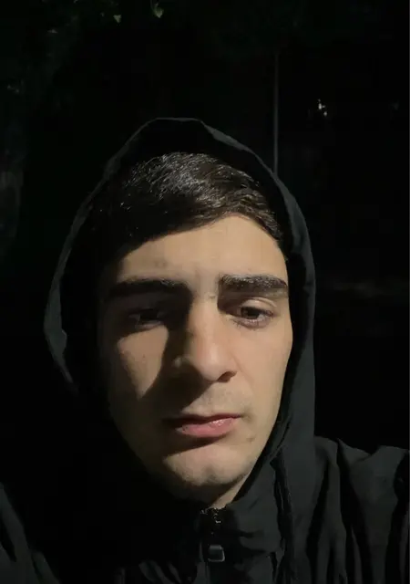 Armen из Макеевки, мне 21, познакомлюсь без обязательств