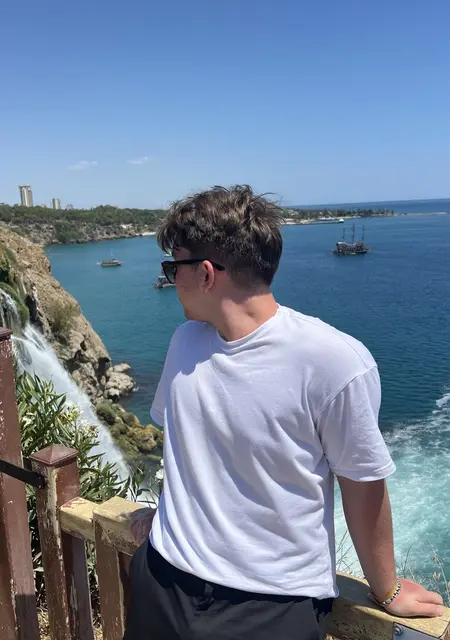 Я Юсуф, 20, знакомлюсь без обязательств в Амстердаме