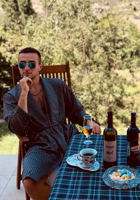 Илья из Донецка, мне 31, познакомлюсь без обязательств