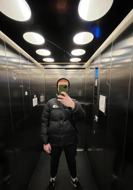 Я Назар, 19, из Запорожья, ищу знакомство для приятного времяпровождения