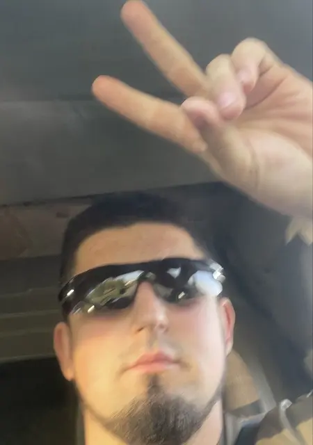 Я Саша, 23, из Луцка, ищу знакомство для постоянных отношений