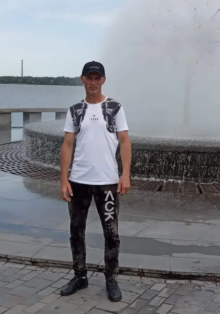 Андрій из Вольногорска, мне 47, познакомлюсь на одну ночь