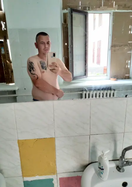 Саша из Новомосковска, мне 36, познакомлюсь на одну ночь