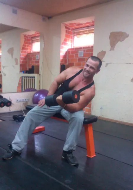 Гена из Днепра, мне 47, познакомлюсь для дружбы