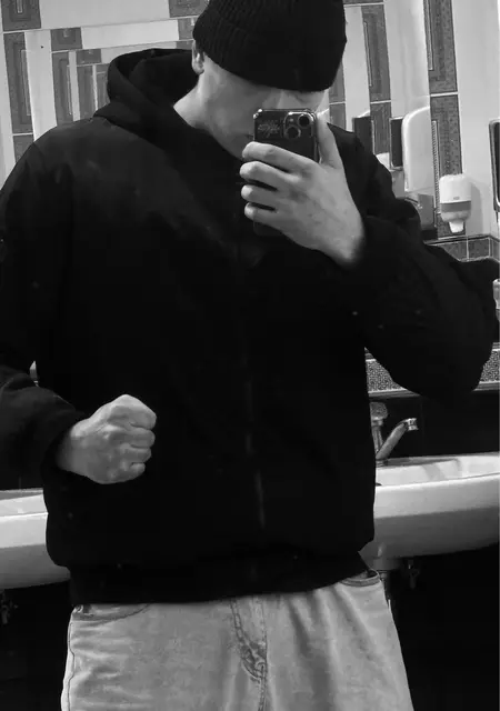 Влад из Осло, мне 20, познакомлюсь без обязательств