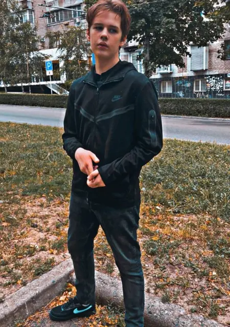 Я Миша, 19, знакомлюсь на одну ночь в Днепре