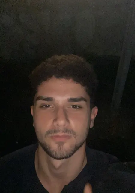 Tugra из Измира, мне 21, познакомлюсь для общения