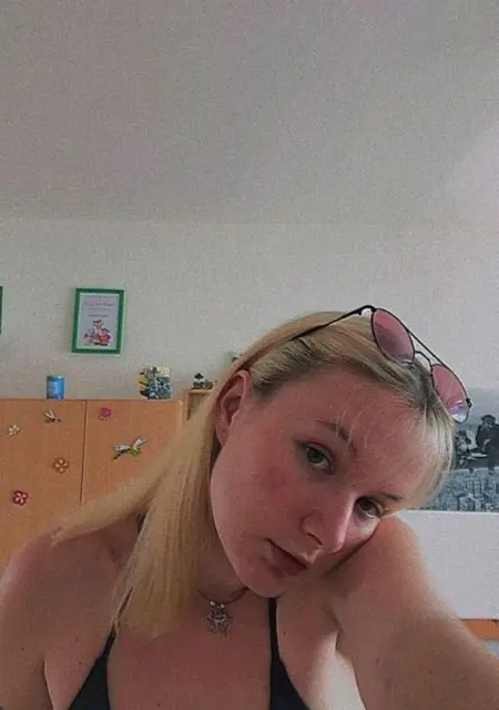 Я Adl, 19, из Праги, ищу знакомство