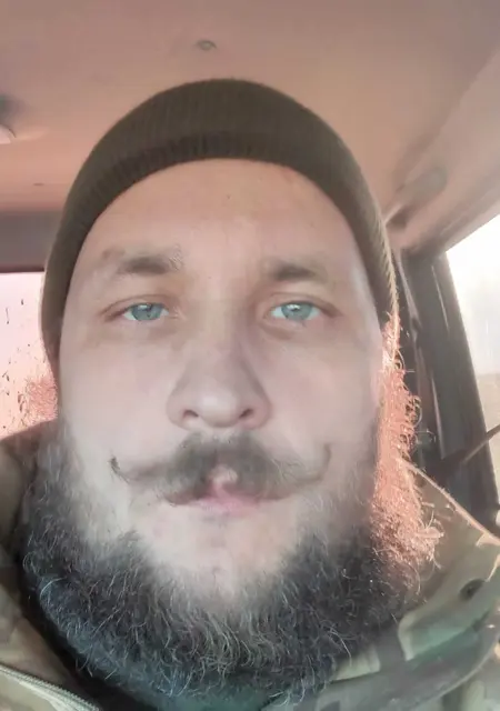 Алекс из Новопскова, мне 46, познакомлюсь на одну ночь