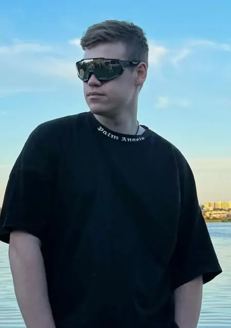 Віталік из Львова, мне 21, познакомлюсь на одну ночь