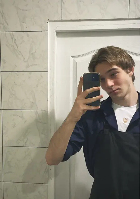 Я Vlad, 21, из Одессы, ищу знакомства на одну ночь