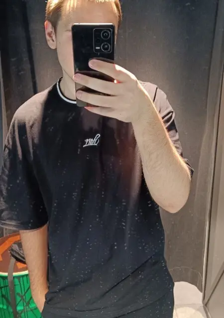 Я Коля, 18, из Киева, ищу знакомство для постоянных отношений