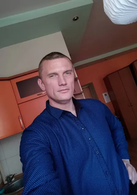 Антон из Донецка, мне 47, познакомлюсь для приятного времяпровождения