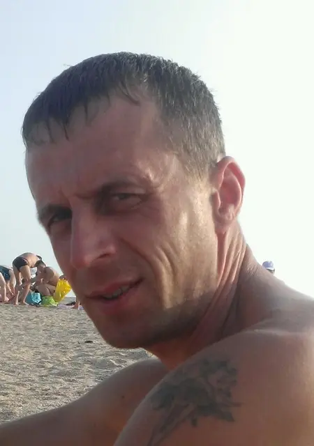 Я Саша, 49 років, знайомлюсь без зобов'язань у Києві