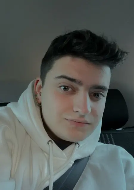 Pedro из Алькудия-де-Карлет, мне 25, познакомлюсь на одну ночь