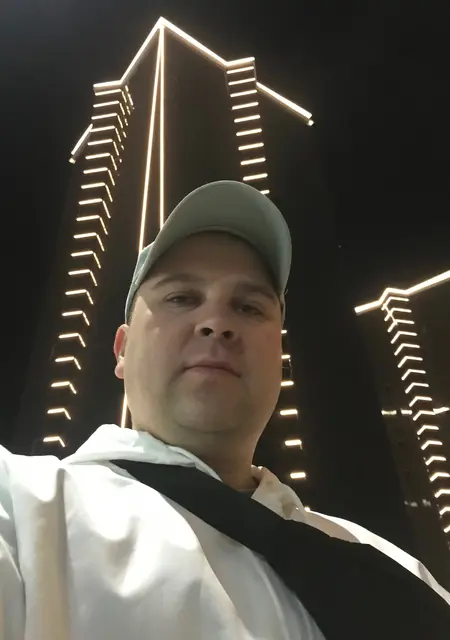 Я Виктор, 35, знакомлюсь без обязательств в Уральске