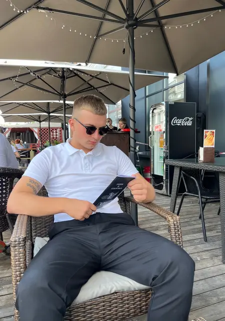 Artur из Лиды, мне 23, познакомлюсь для приятного времяпровождения