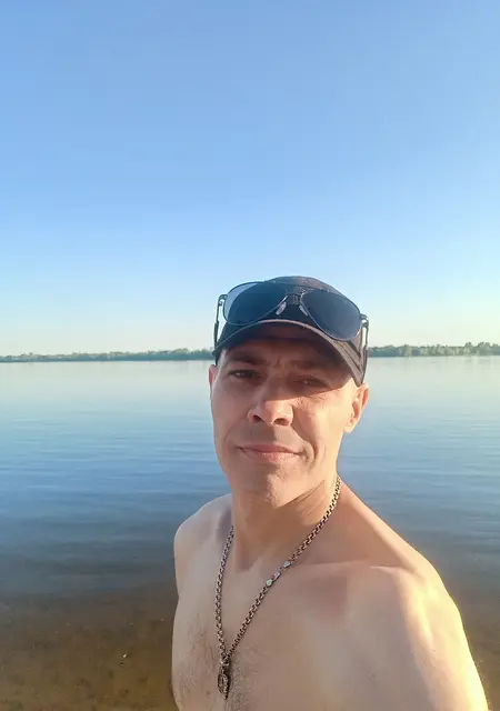 Олег з Кам'янського, мені 47 років, познайомлюсь для спілкування