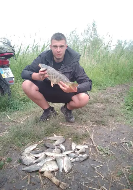 Я Ваня, 21 років, знайомлюсь для постійних стосунків у Одесі