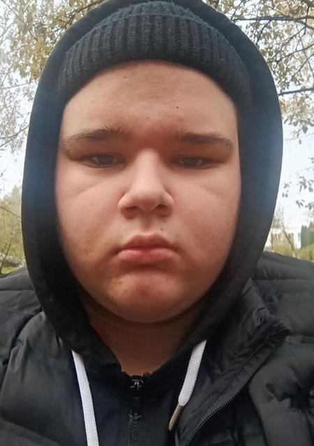 Я Лёша, 18, из Могилёва, ищу знакомства без обязательств