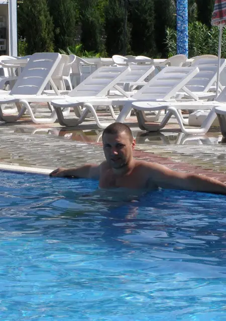 Я Вадик, 40 років з Хмельницького, шукаю знайомства без зобов'язань