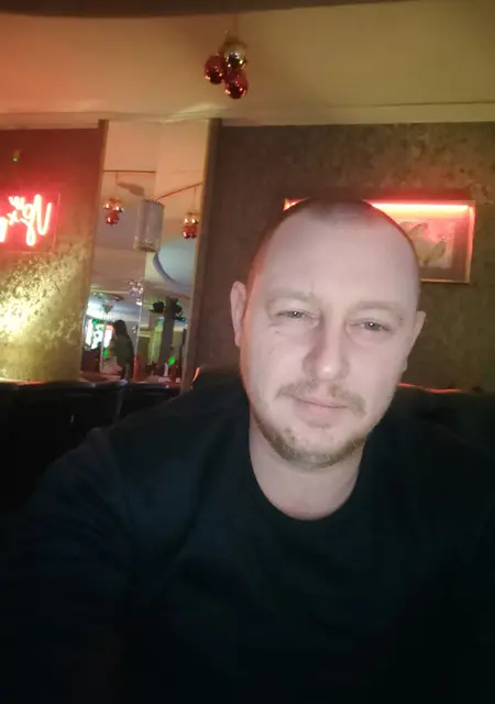 Я Евгений, 35, из Макеевки, ищу знакомства без обязательств