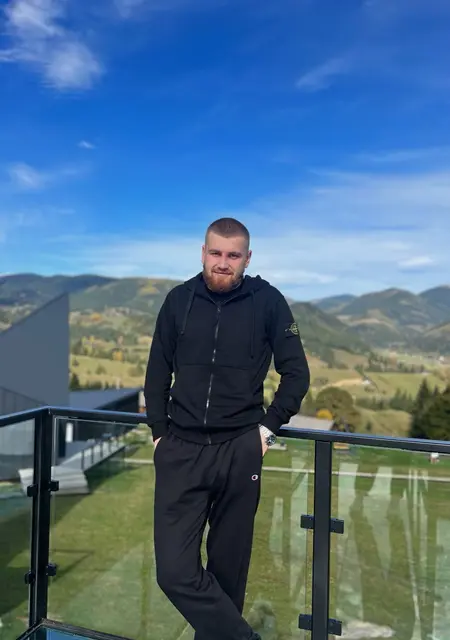 Я Макс, 25, знакомлюсь для приятного времяпровождения в Доброполье