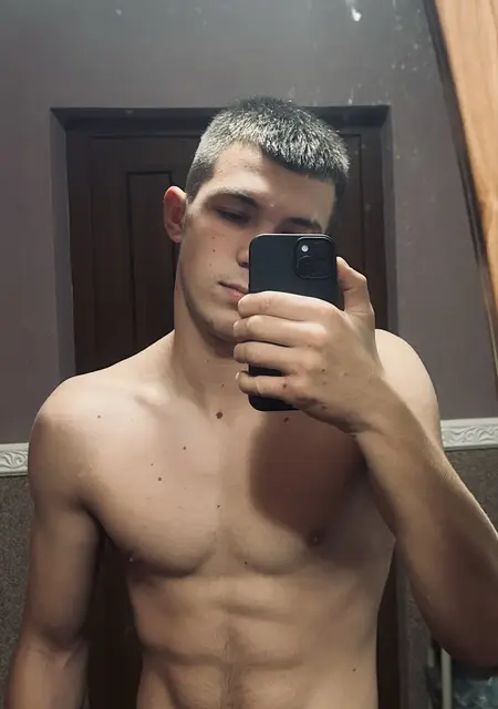 Я Богдан, 20, из Воловца, ищу знакомства на одну ночь