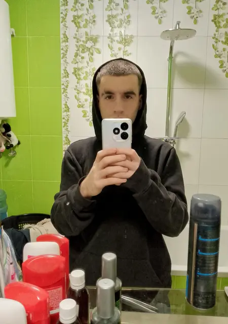 Я Марк, 21 років з Львова, шукаю знайомства без зобов'язань