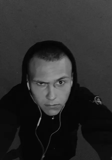 Я Ярик, 21, из Днепра, ищу знакомства без обязательств