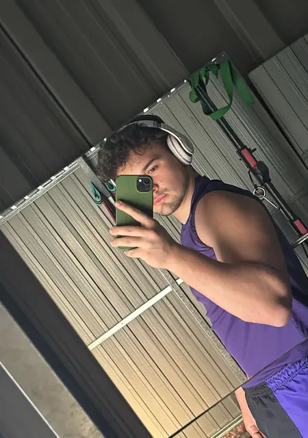 Marc из Таррагоны, мне 21, познакомлюсь для приятного времяпровождения